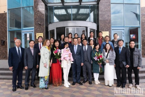 Người Việt tại chợ Chốp kiên cường mưu sinh và gắn kết cộng đồng