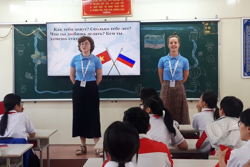 Đại sứ tiếng Nga giảng dạy tại các trường THPT Việt Nam