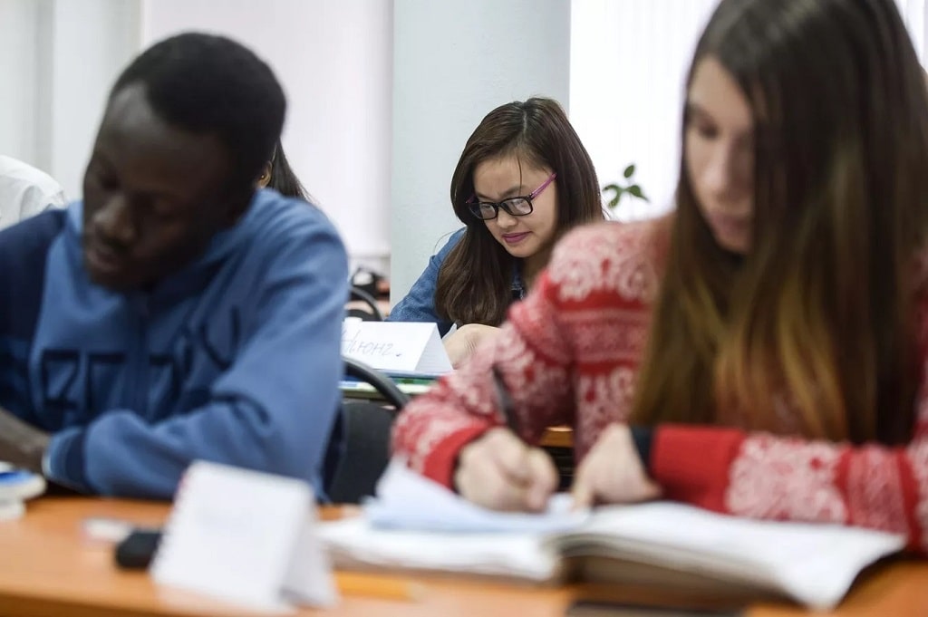 Nga rút khỏi hệ thống Bologna: Du học sinh Việt được gì, mất gì?