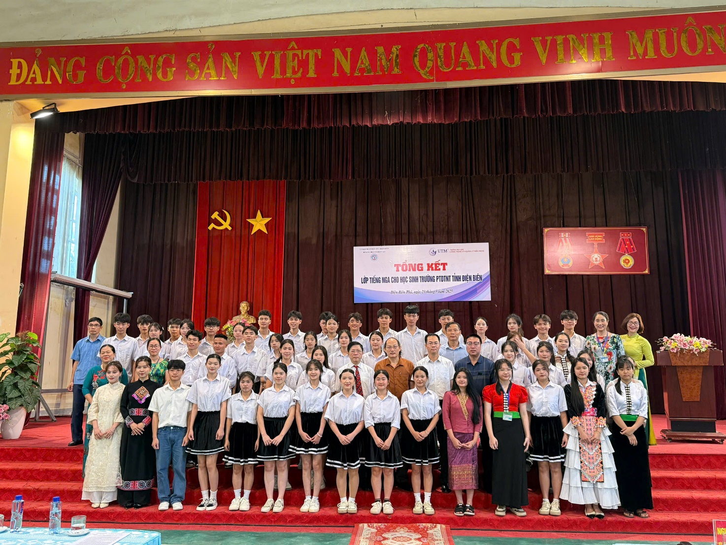 Buổi tổng kết lớp tiếng Nga tại Điện Biên
