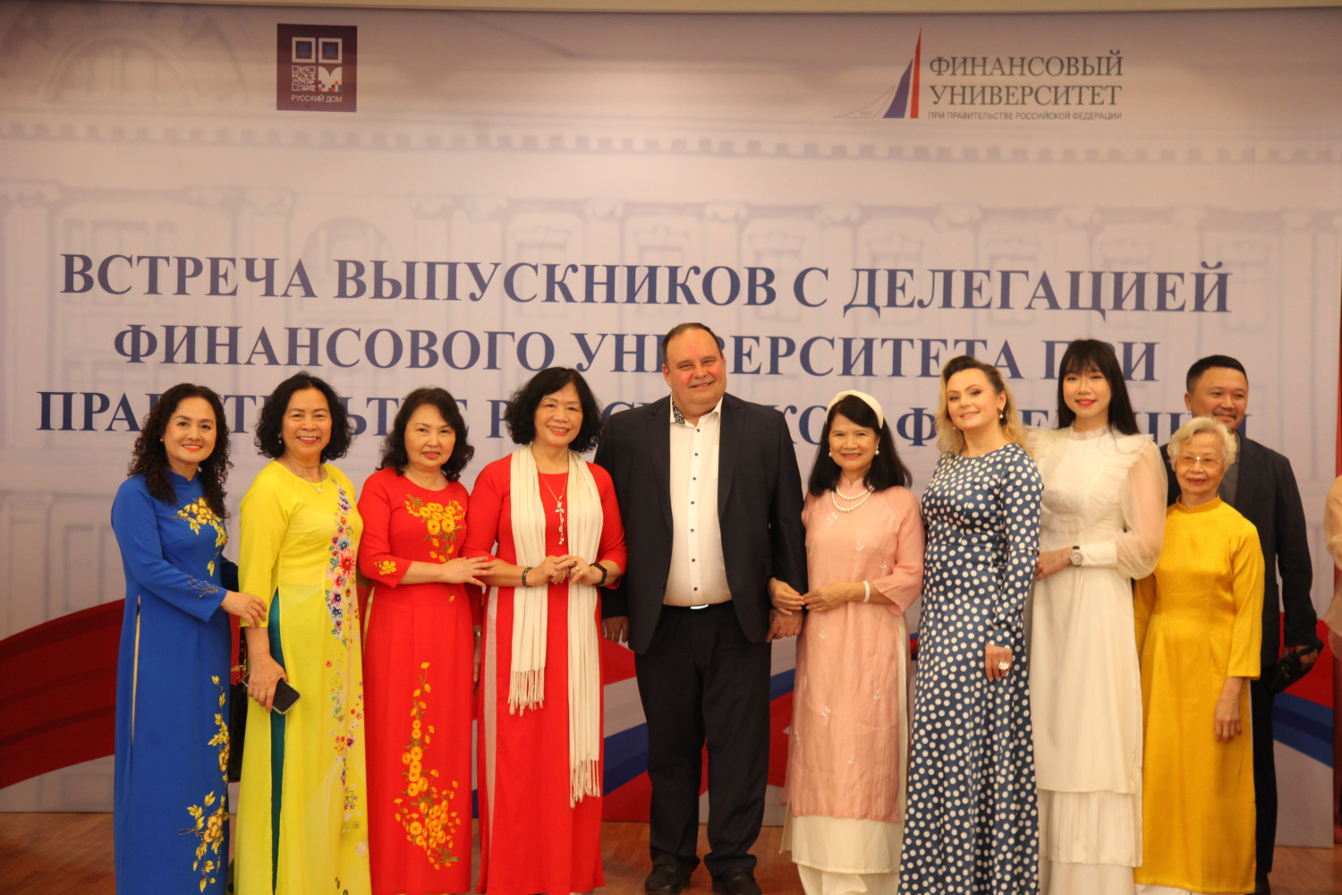 Gặp mặt cựu sinh viên và hợp tác du học Nga