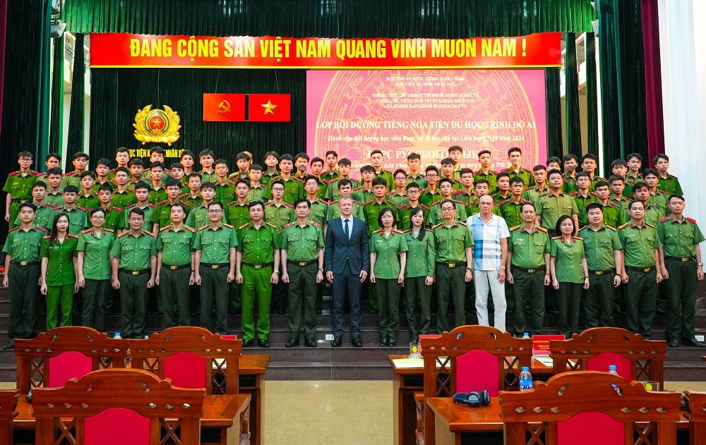 Khai giảng lớp tiền du học tiếng Nga cho học viên công an năm 2024