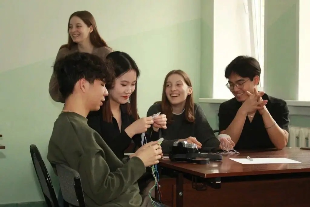 Sinh viên Việt Nam và vai trò kết nối văn hóa trong du học Nga
